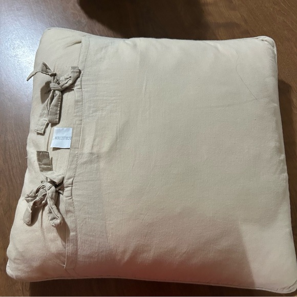 Coastal Collection Sea Shell Pillow 20" - Picture 2 of 3